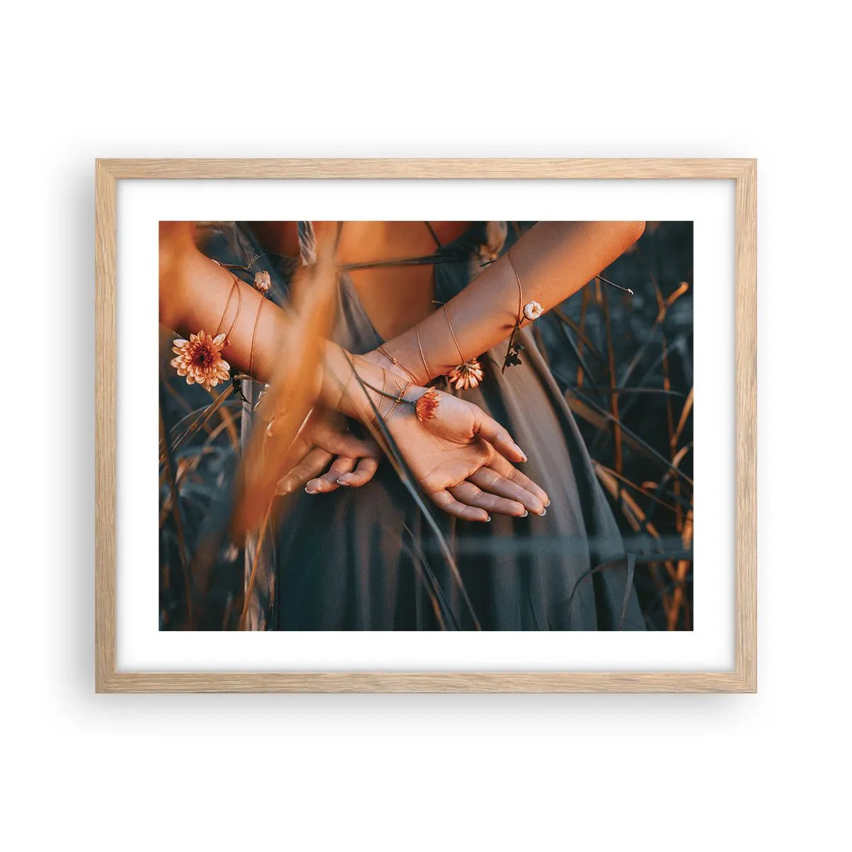 Póster en marco roble claro - Conectada con la naturaleza - 50x40 cm