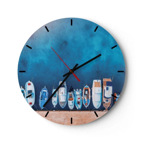 Reloj de pared - Reloj de vidrio - Una fila de barcos amarrados en el muelle en el agua azul. - 30x30cm - En fila y a la espera - Decoración de pared moderna para salón, cocina y dormitorio ARTTOR