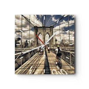 Reloj de pared - Reloj de vidrio - Puente de Brooklyn con vista de peatones y ciclistas - 30x30cm - En el corazón de la ciudad - Decoración de pared moderna para salón y dormitorio ARTTOR