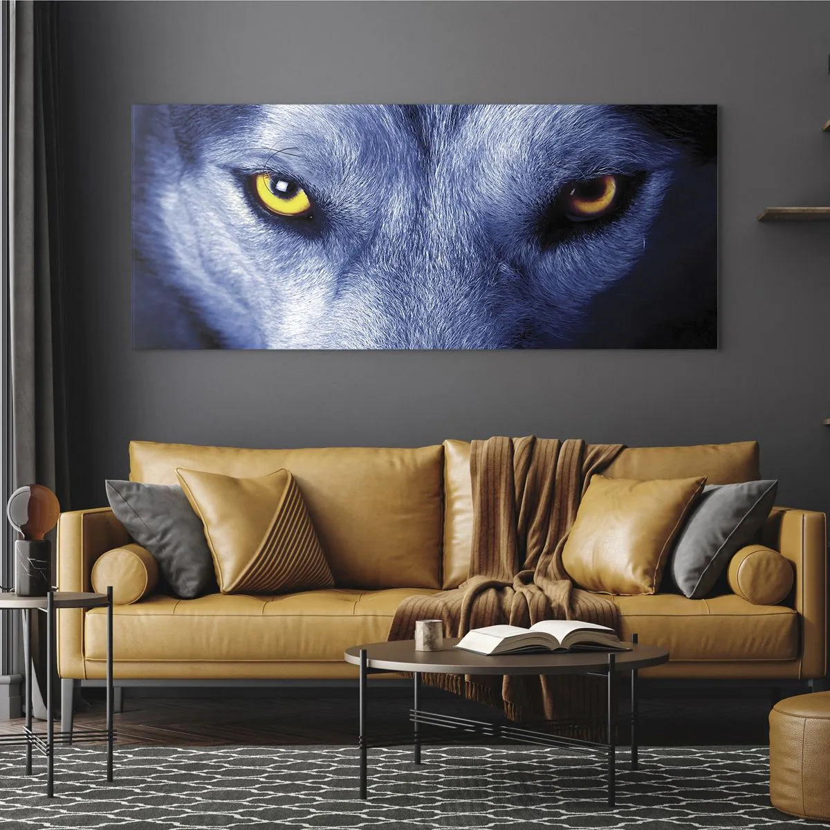 Cuadro sobre vidrio - Impresiones sobre Vidrio - Primer plano de la intensa mirada de un lobo sobre un fondo oscuro. - 160x50cm - La mirada hipnótica - Decoración de pared moderna para salón y dormitorio ARTTOR