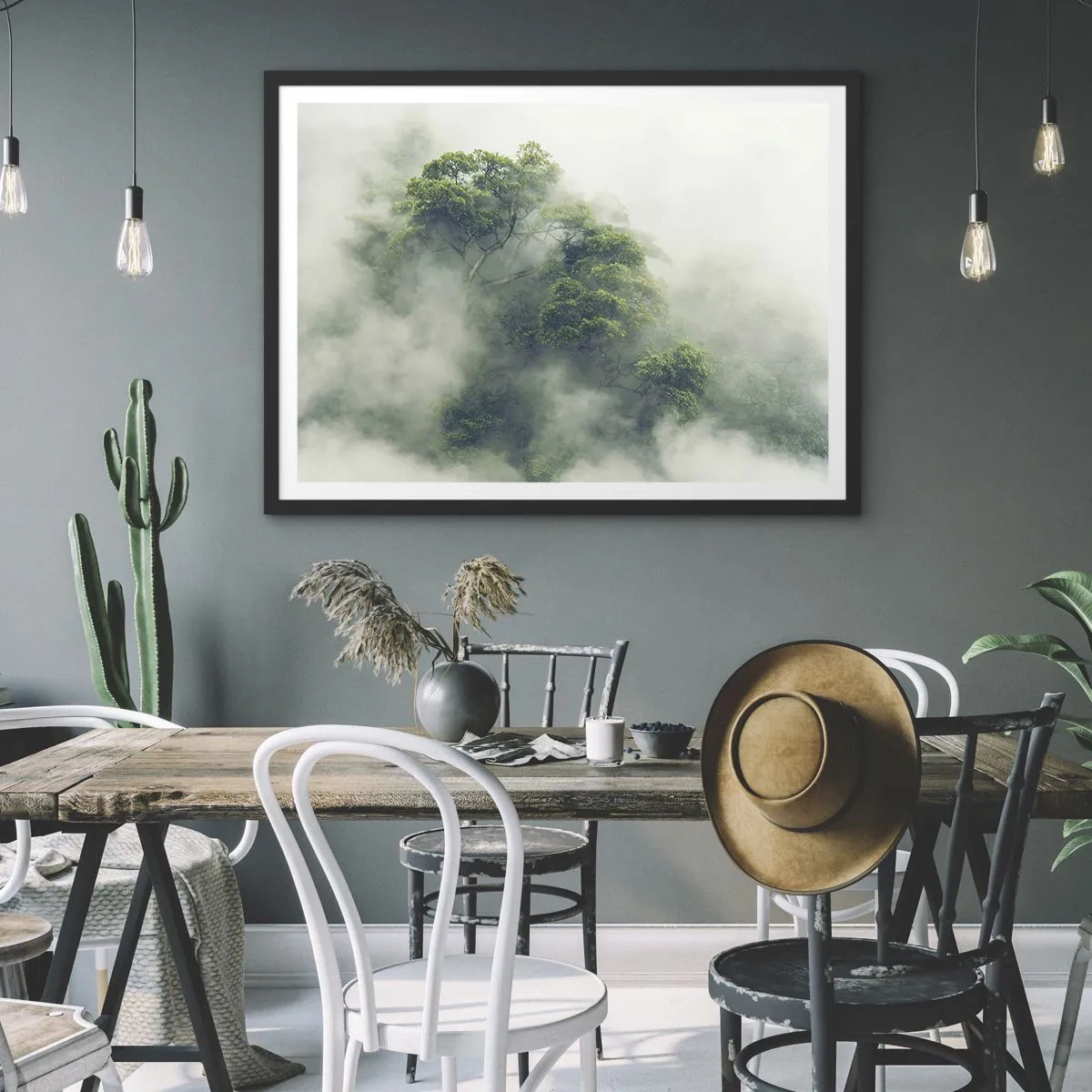 Póster en marco negro - Árboles verdes en una espesa niebla contra un fondo natural - 70x50cm - Envuelto en niebla - Decoración de pared moderna para salón y dormitorio ARTTOR