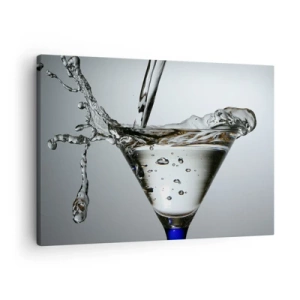 Cuadro sobre lienzo - Impresión de Imagen - Copa de Martini con salpicaduras de agua dinámicas sobre un fondo claro. - 70x50cm - Sobre el borde de una taza - Decoración de pared moderna para salón y dormitorio ARTTOR