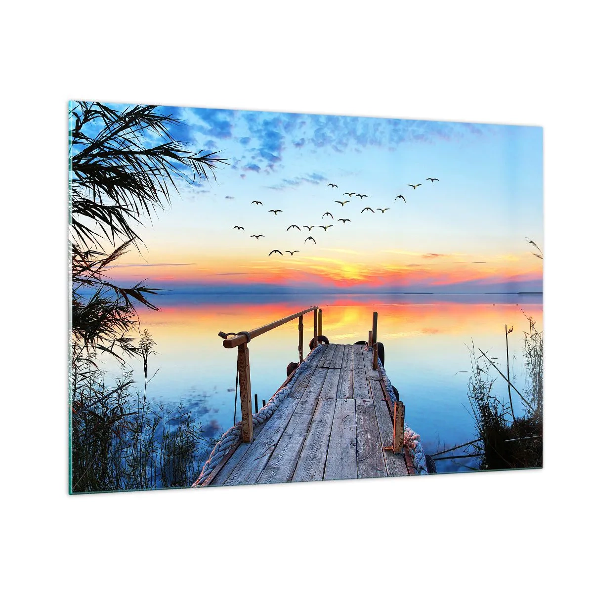 Cuadro sobre vidrio - Impresiones sobre Vidrio - Un embarcadero de madera sobre un lago al atardecer con una bandada de pájaros volando sobre él. - 100x70cm - Es hora de volver... - Decoración de pared moderna para salón y dormitorio ARTTOR