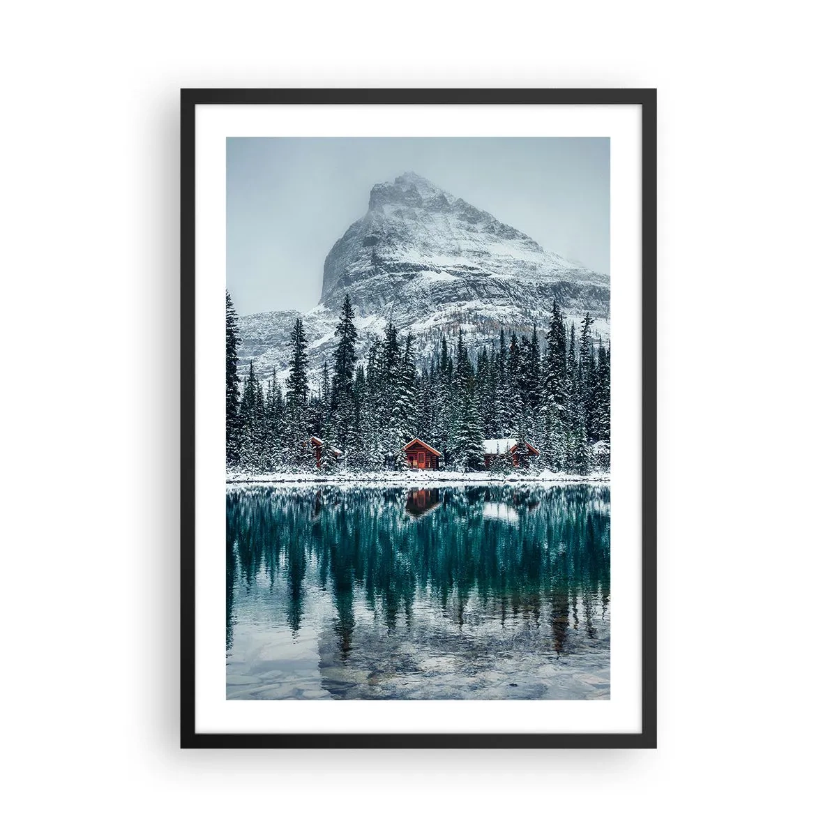 Póster en marco negro - Paisaje invernal con cabañas junto al lago y una montaña al fondo - 50x70cm - Retiro canadiense - Decoración de pared moderna para salón y dormitorio ARTTOR