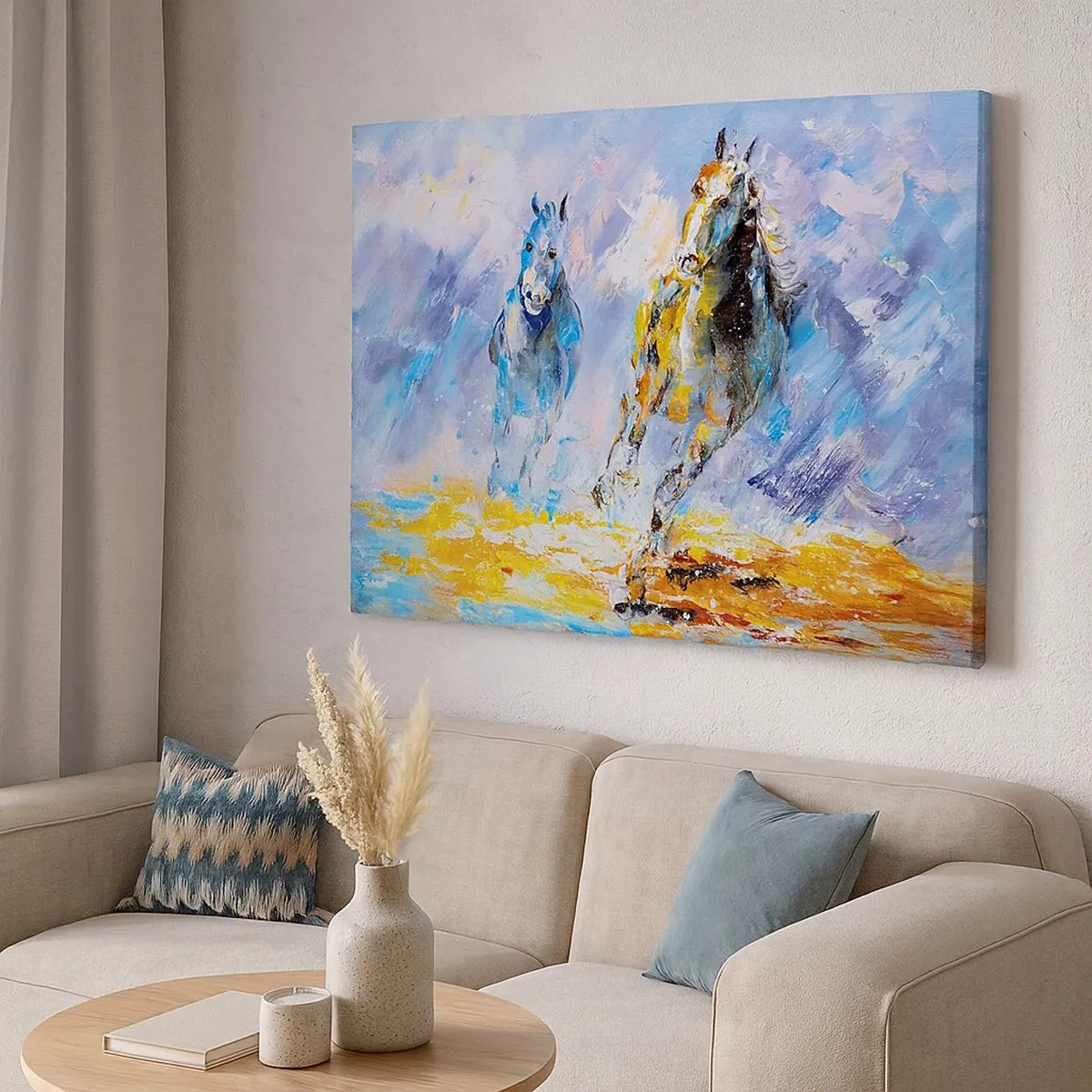 Cuadro sobre lienzo - Impresión de Imagen - Dos caballos en movimiento con el telón de fondo de un paisaje abstracto. - 70x50cm - Galopando a través del resplandor - Decoración de pared moderna para salón y dormitorio ARTTOR
