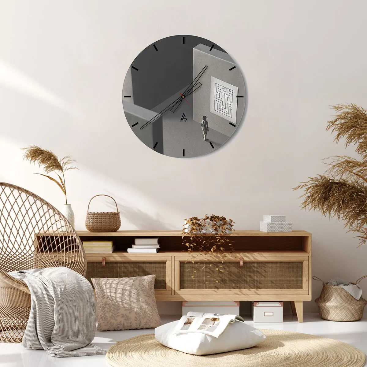 Reloj de pared - Reloj de vidrio - Una figura parada frente a un laberinto en una pared gris. - 30x30cm - ¿Pero dónde estoy? - Decoración de pared moderna para salón, cocina y dormitorio ARTTOR