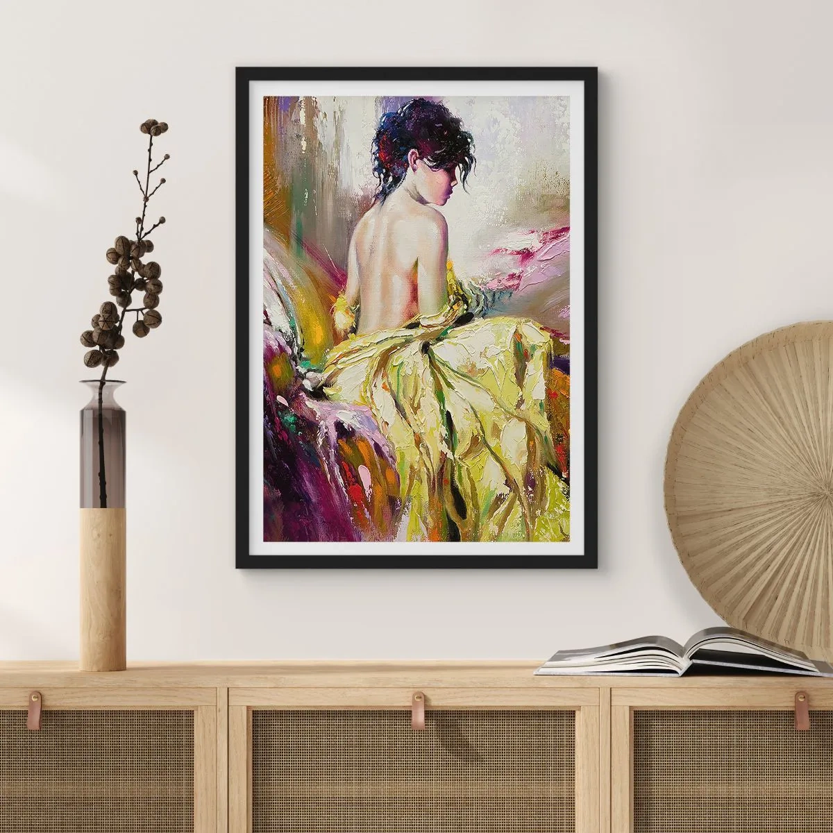 Póster en marco negro - La figura de una mujer con un vestido amarillo sobre un fondo pintado. - 50x70cm - La hermosura y frescura de la flor - Decoración de pared moderna para salón y dormitorio ARTTOR