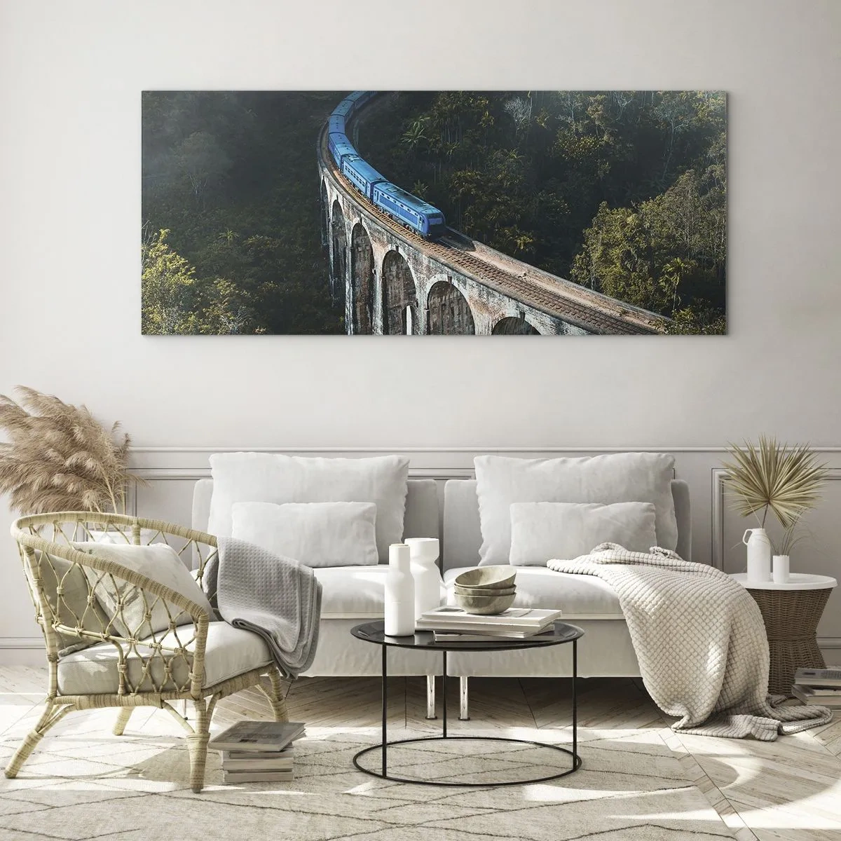Cuadro sobre vidrio - Impresiones sobre Vidrio - Un tren azul en un viaducto histórico entre los bosques. - 140x50cm - Vías sobre la naturaleza - Decoración de pared moderna para salón y dormitorio ARTTOR