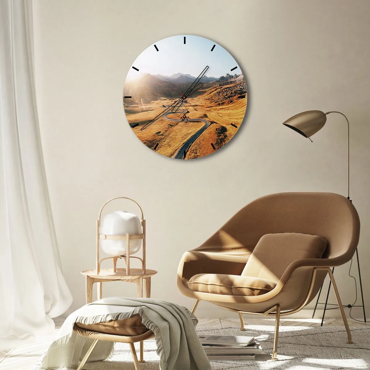 Reloj de pared - Reloj de vidrio - Un camino sinuoso en un valle dorado iluminado por el sol poniente. - 30x30cm - En un valle dorado - Decoración de pared moderna para salón, cocina y dormitorio ARTTOR