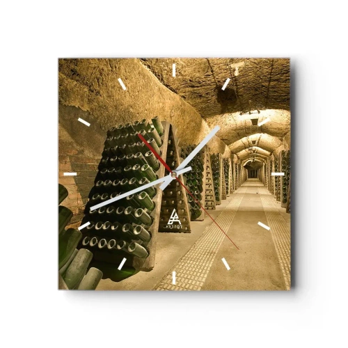 Reloj de pared - Reloj de vidrio - Un viñedo con una bodega llena de botellas de vino expuestas en estantes de madera. - 30x30cm - El nacimiento del gusto - Decoración de pared moderna para salón y dormitorio ARTTOR