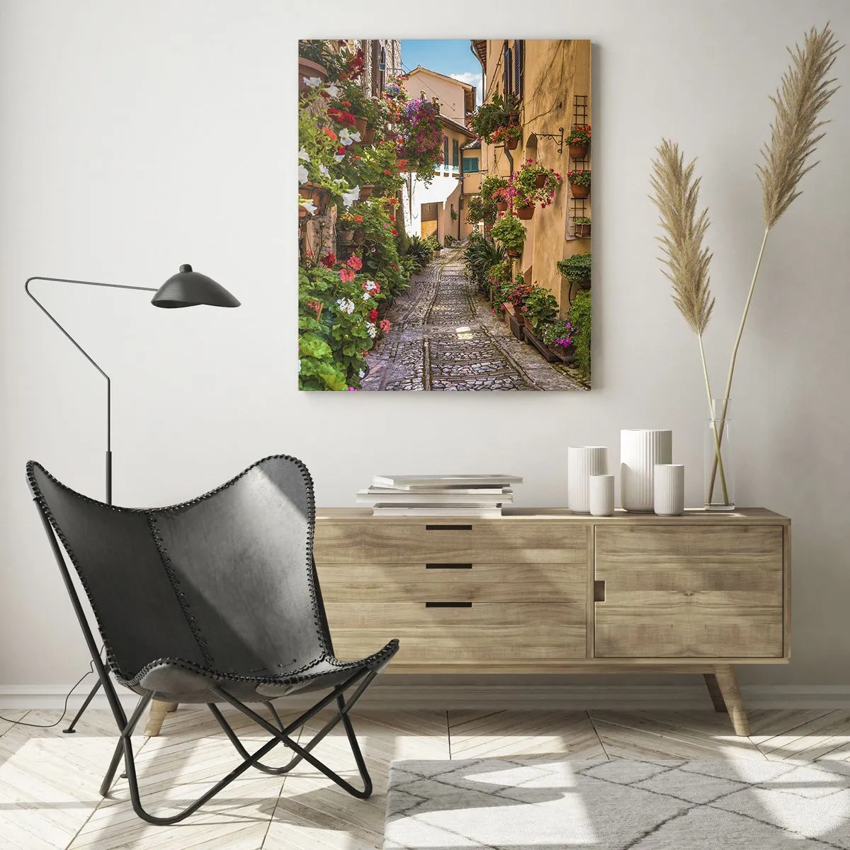 Cuadro sobre vidrio - Impresiones sobre Vidrio - Una calle encantadora llena de flores y macetas. - 80x120cm - Callejón italiano - Decoración de pared moderna para salón y dormitorio ARTTOR