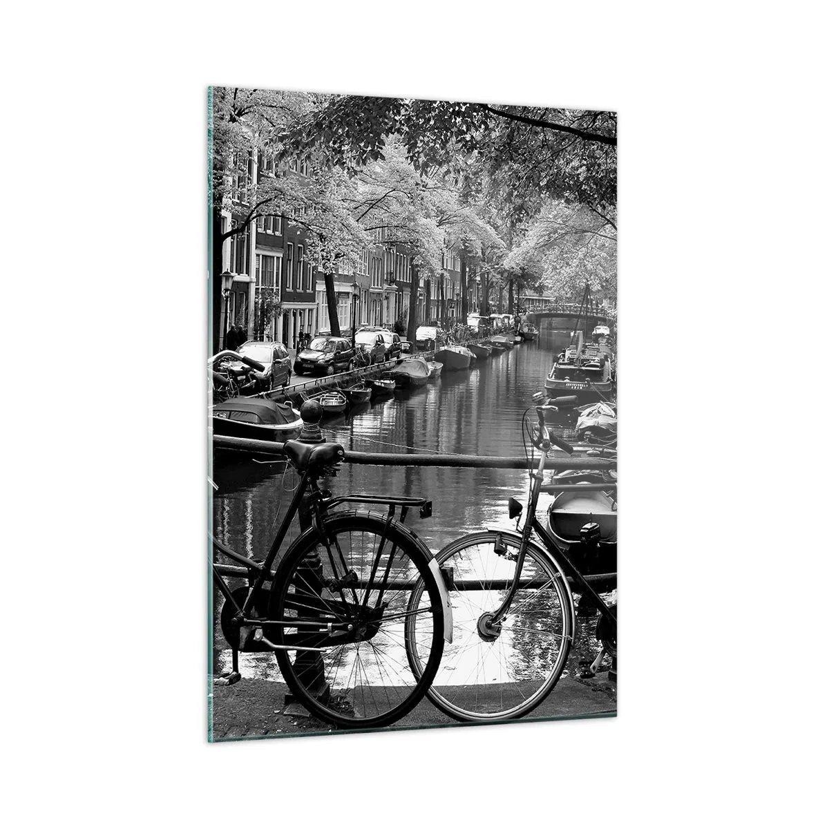 Cuadro sobre vidrio - Impresiones sobre Vidrio - Vista en blanco y negro de un canal con bicicletas y barcos. - 50x70cm - Una visión muy holandesa - Decoración de pared moderna para salón y dormitorio ARTTOR