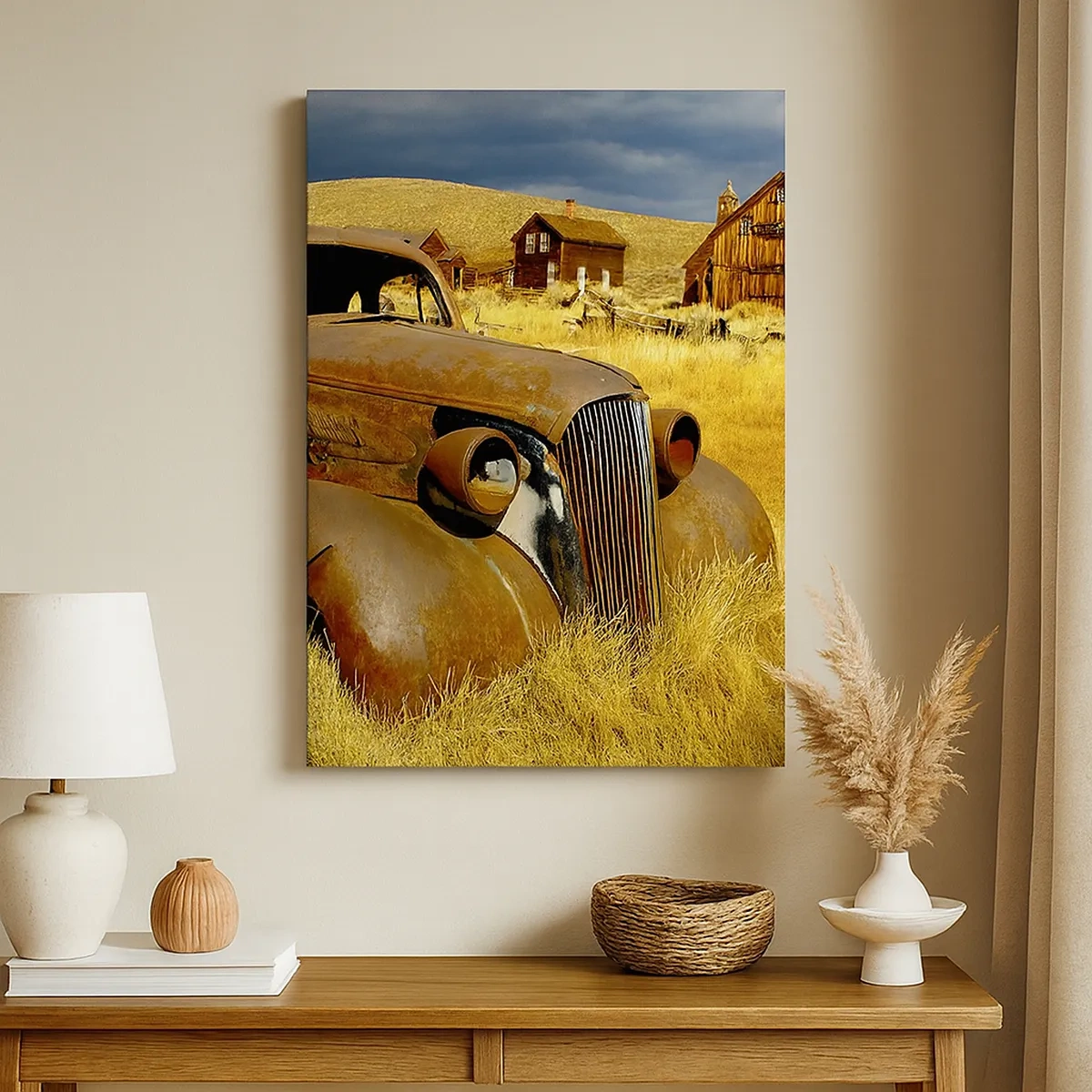 Cuadro sobre lienzo - Impresión de Imagen - Un viejo coche oxidado con el telón de fondo de cabañas de madera abandonadas. - 50x70cm - Un merecido descanso - Decoración de pared moderna para salón y dormitorio ARTTOR