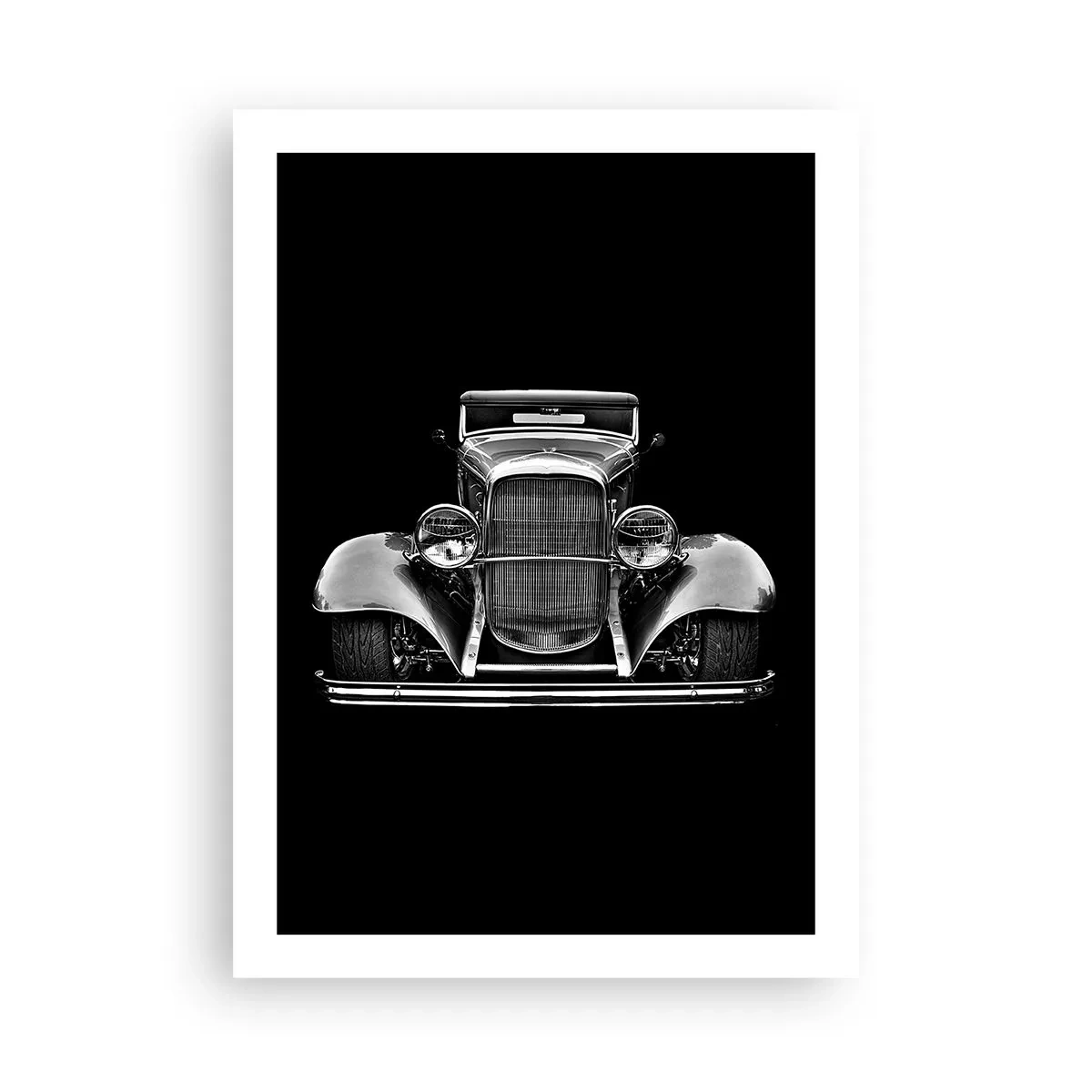 Póster - Fotografía en blanco y negro de un coche clásico sobre un fondo negro. - 50x70cm - Un verdadero caballero - Decoración de pared moderna para salón y dormitorio ARTTOR