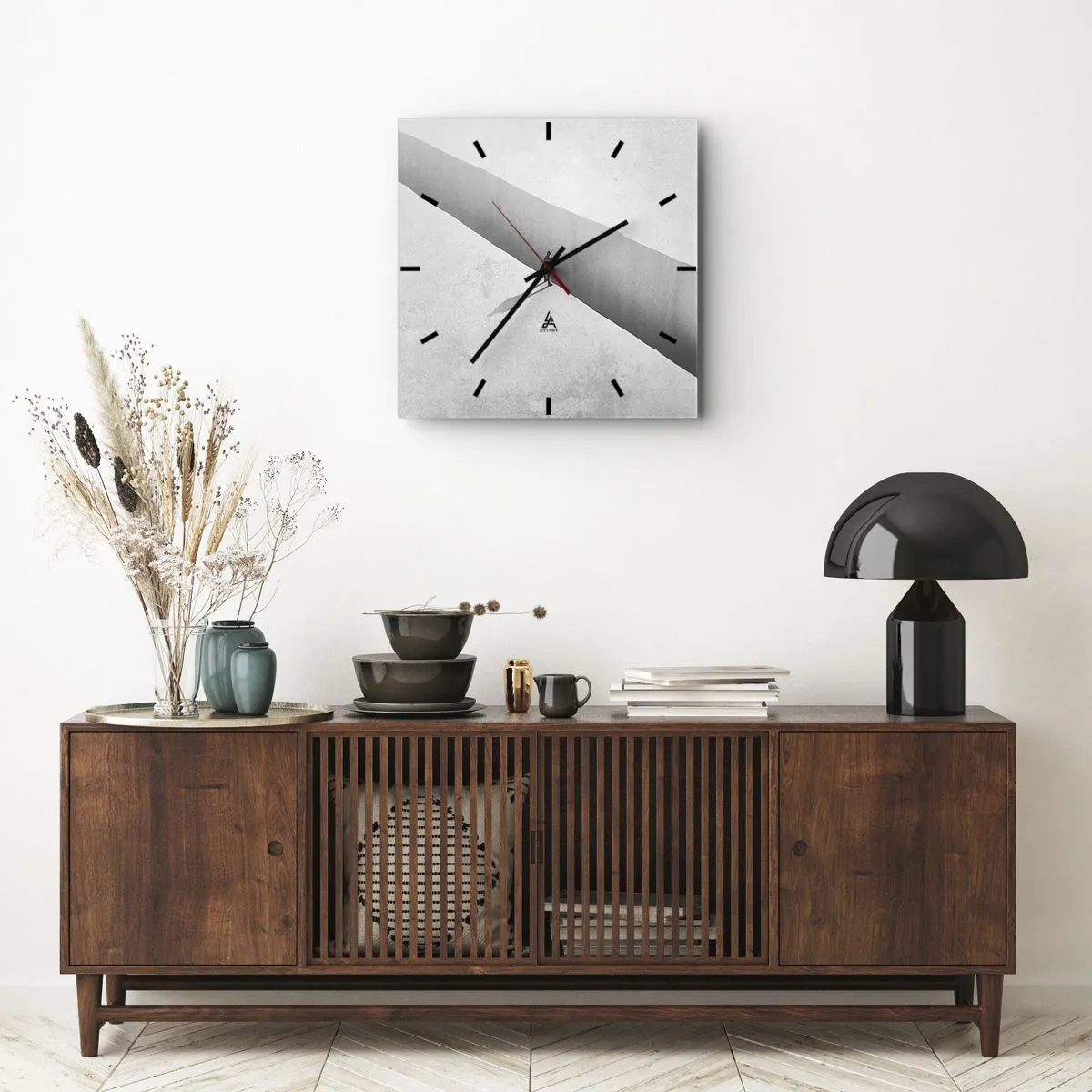 Reloj de pared - Reloj de vidrio - Una figura solitaria se encuentra sobre un profundo abismo en un entorno monocromático. - 30x30cm - Sin un destino claro - Decoración de pared moderna para salón y dormitorio ARTTOR