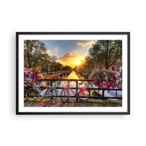 Póster en marco negro - Bicicletas en un puente bajo el resplandor del sol poniente. - 70x50cm - Mañana de primavera en Ámsterdam - Decoración de pared moderna para salón y dormitorio ARTTOR
