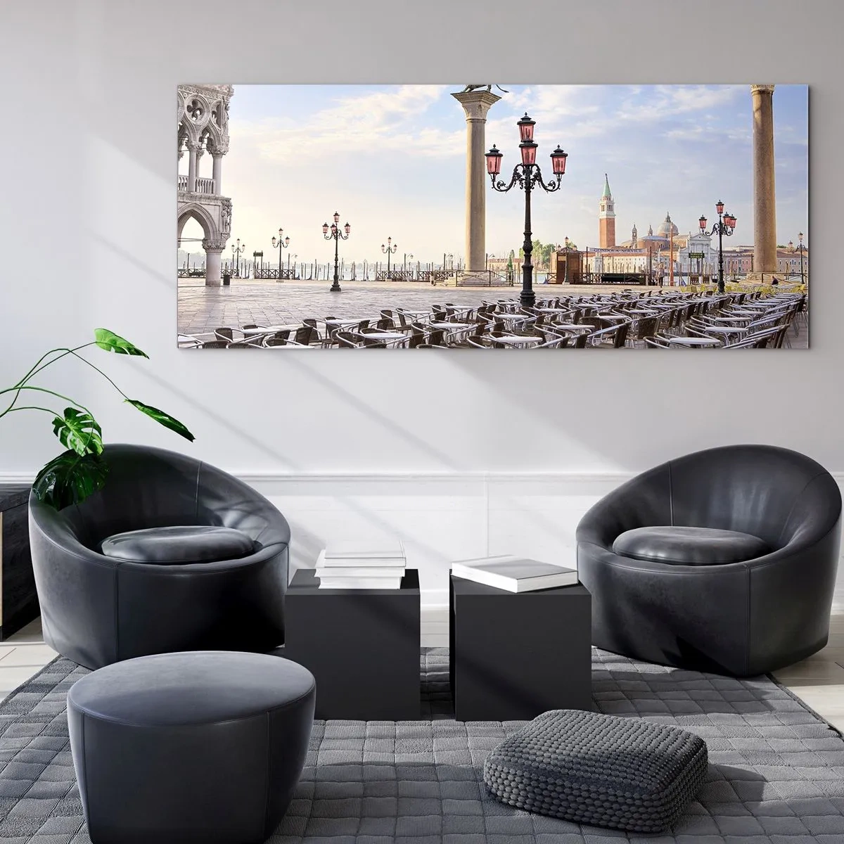 Cuadro sobre vidrio - Impresiones sobre Vidrio - Venecia, vista de la plaza con columnas y mesas de café. - 160x50cm - Vamos, todo está listo - Decoración de pared moderna para salón y dormitorio ARTTOR