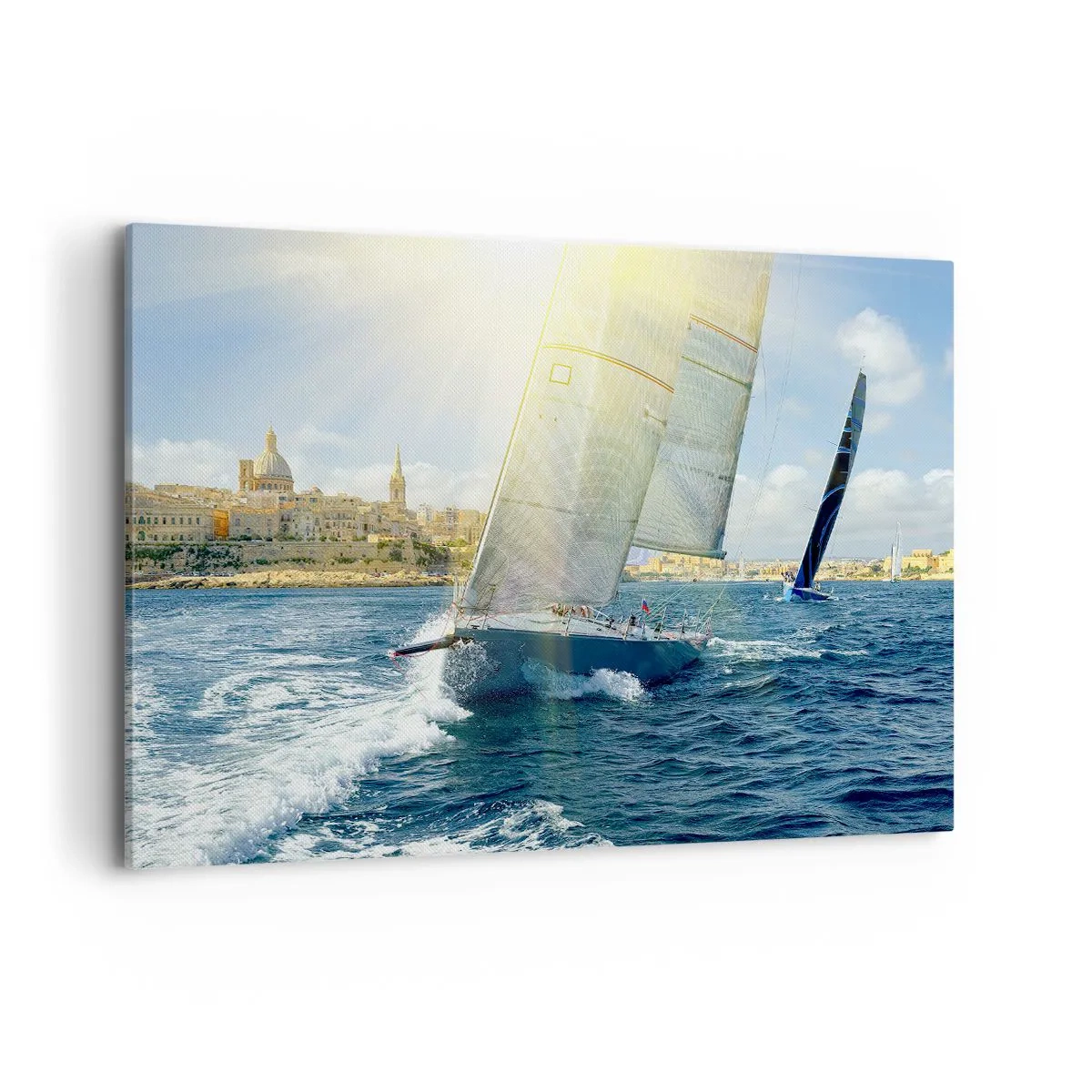 Cuadro sobre lienzo - Impresión de Imagen - Regata con el telón de fondo de una costa soleada - 120x80cm - Hora de abandonar la ciudad - Decoración de pared moderna para salón y dormitorio ARTTOR