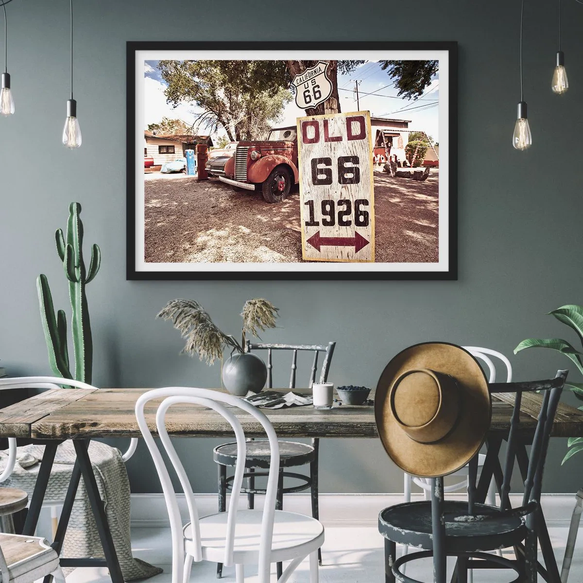 Póster en marco negro - Coche retro y cartel de la Ruta 66 en un entorno rústico - 70x50cm - Una leyenda de la América profunda - Decoración de pared moderna para salón y dormitorio ARTTOR