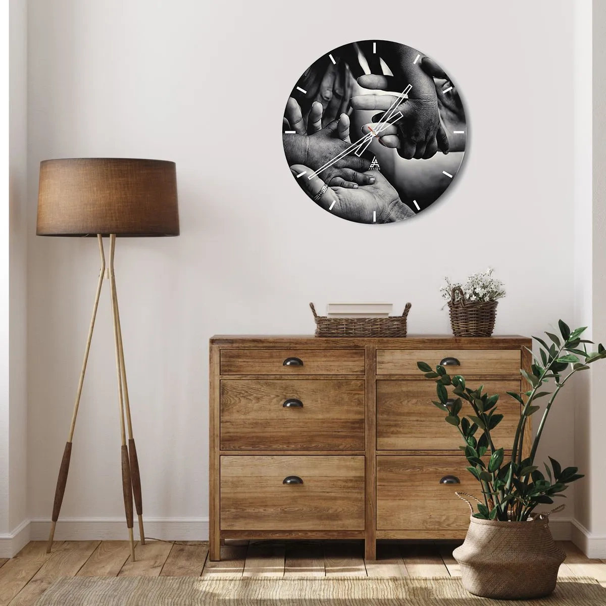 Reloj de pared - Reloj de vidrio - Manos tocándose en un gesto de unidad - 30x30cm - Ser humano - Decoración de pared moderna para salón, cocina y dormitorio ARTTOR