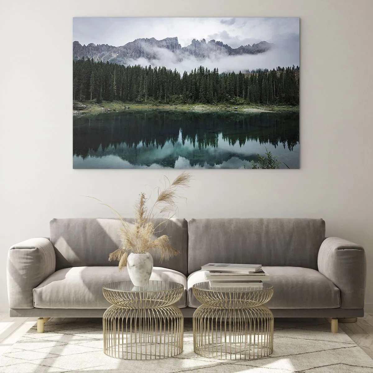 Cuadro sobre vidrio - Impresiones sobre Vidrio - Paisaje de montaña con un lago y un bosque reflejados en el agua. - 120x80cm - Calla, calla, no despertemos al agua dormida.... - Decoración de pared moderna para salón y dormitorio ARTTOR
