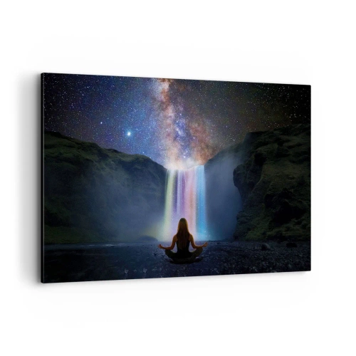Cuadro sobre lienzo - Impresión de Imagen - Meditación frente a una cascada entre las estrellas. - 100x70cm - Armonía absoluta - Decoración de pared moderna para salón y dormitorio ARTTOR