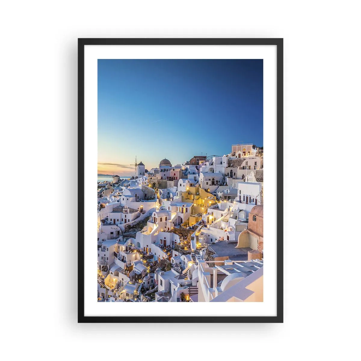 Póster en marco negro - Vista de las casas iluminadas en Santorini al atardecer - 50x70cm - La esencia de lo griego - Decoración de pared moderna para salón y dormitorio ARTTOR