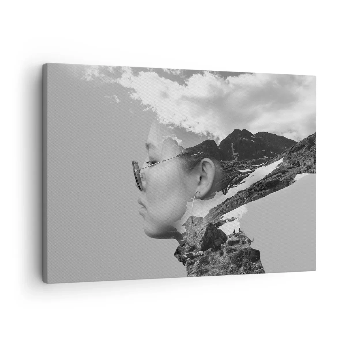Cuadro sobre lienzo - Impresión de Imagen - Una composición en blanco y negro con la silueta de una mujer y un paisaje de montaña. - 70x50cm - Retrato sobre montañas y nubes - Decoración de pared moderna para salón y dormitorio ARTTOR