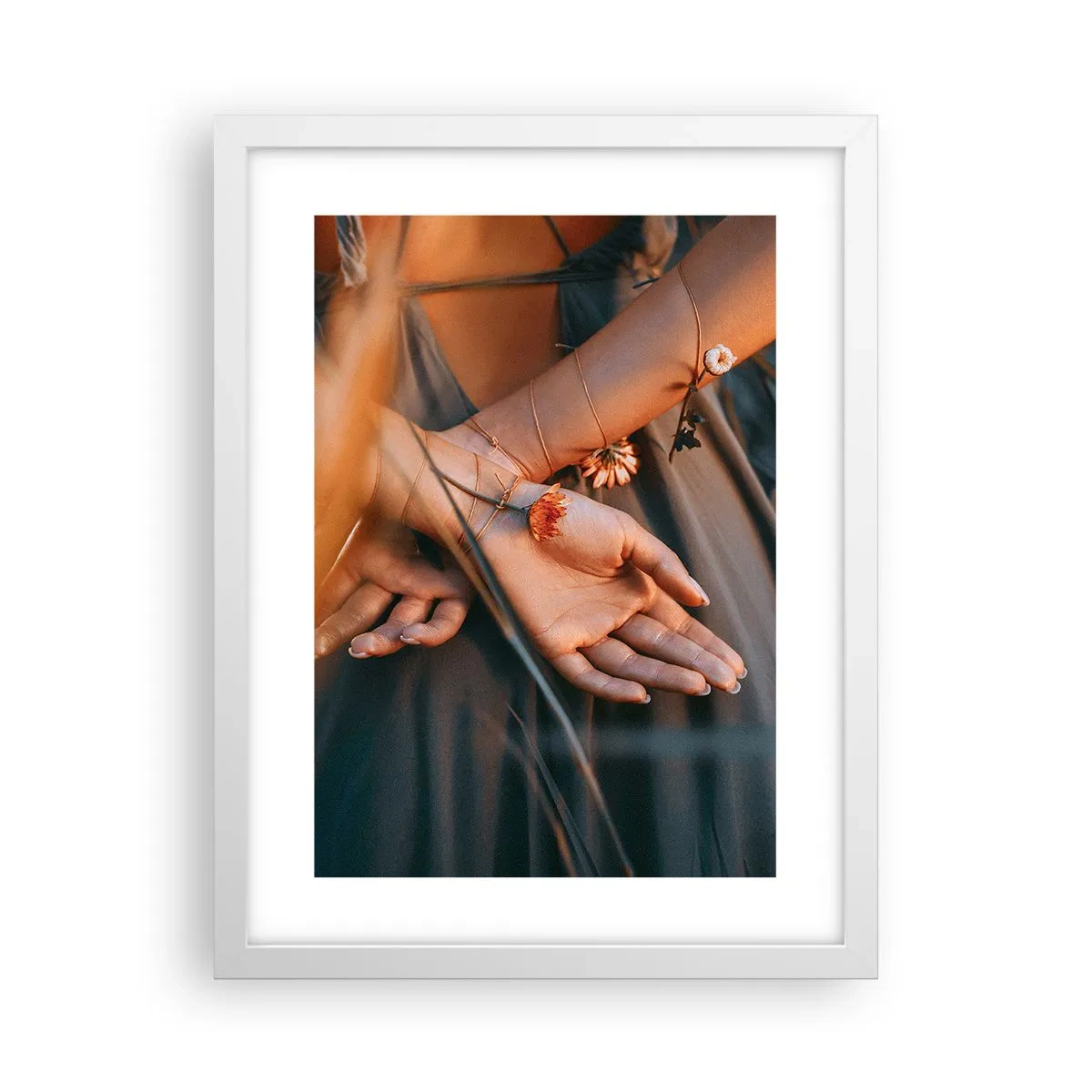 Póster en marco blanco - Conectada con la naturaleza - 30x40 cm