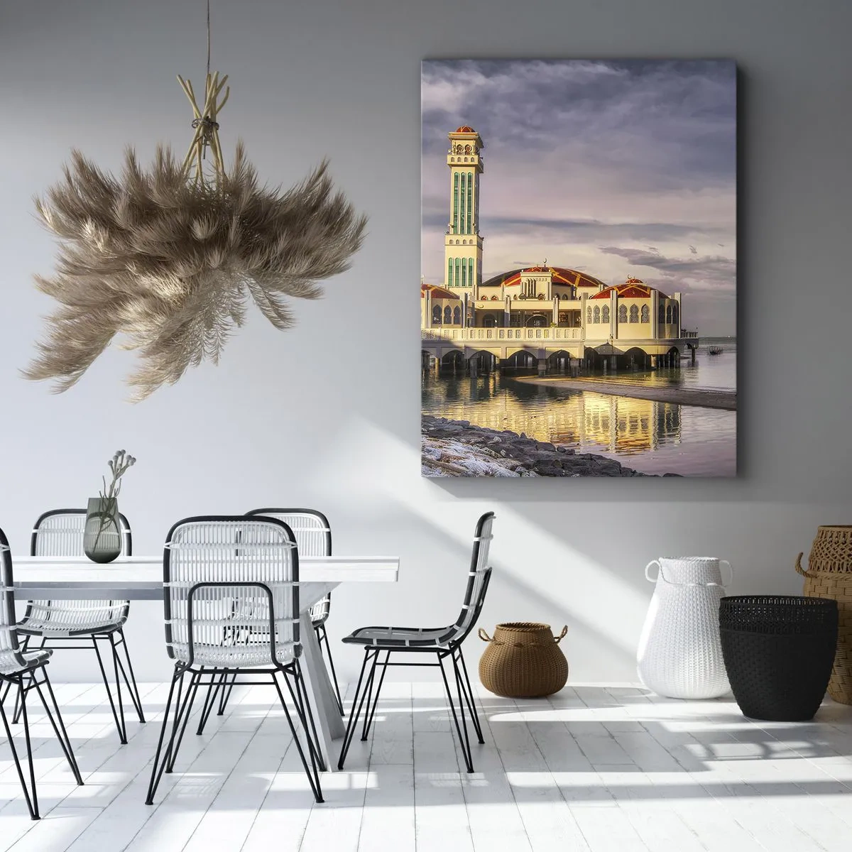 Cuadro sobre lienzo - Impresión de Imagen - Un impresionante edificio con un minarete sobre el agua rodeado de un paisaje tranquilo. - 50x70cm - Templo de la naturaleza - Decoración de pared moderna para salón y dormitorio ARTTOR