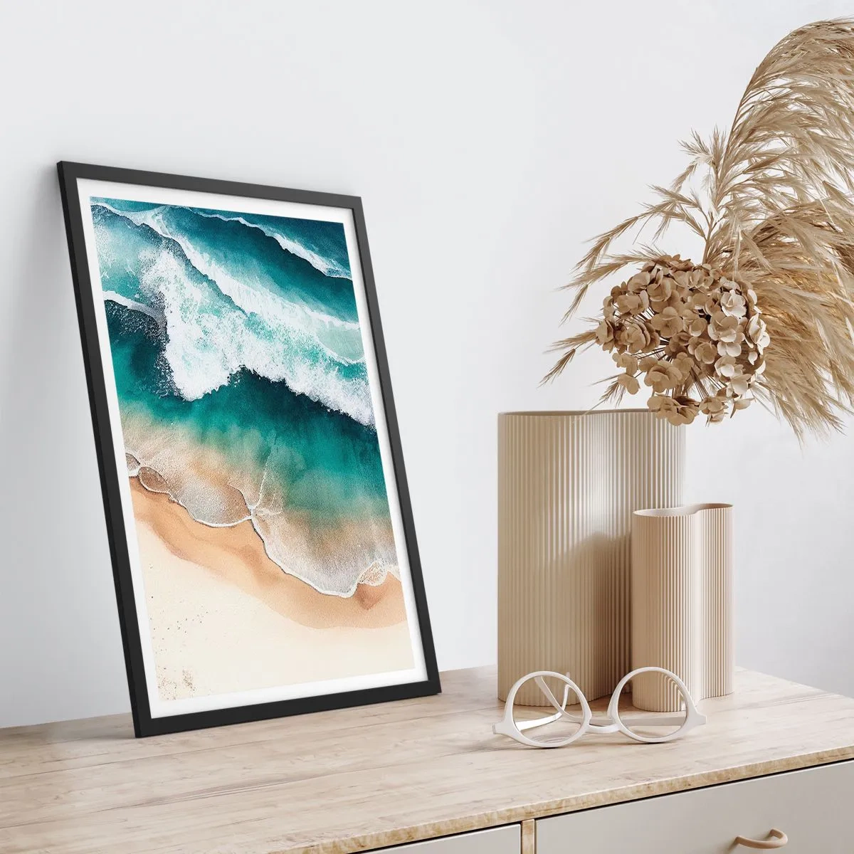 Póster en marco negro - Olas del mar rompiendo en la playa - 50x70cm - Un encuentro eterno - Decoración de pared moderna para salón y dormitorio ARTTOR