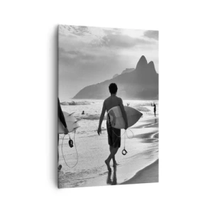 Cuadro sobre lienzo - Impresión de Imagen - Dos surfistas caminando por la playa con sus tablas en blanco y negro. - 70x100cm - Samba para una ola - Decoración de pared moderna para salón y dormitorio ARTTOR