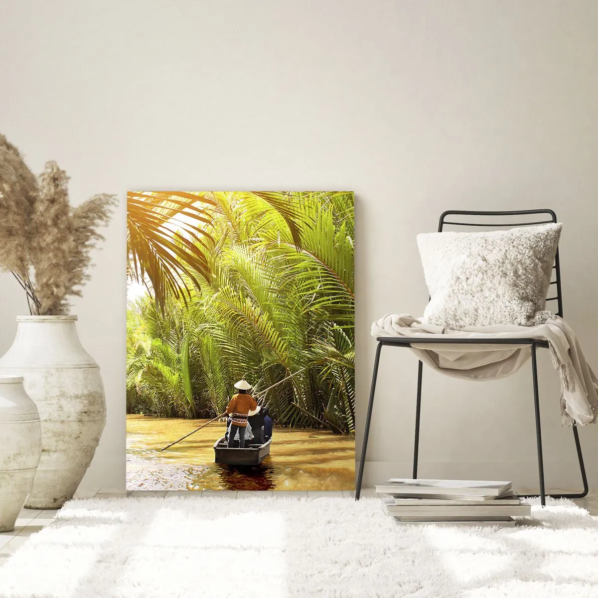 Cuadro sobre vidrio - Impresiones sobre Vidrio - Un barco con un hombre remando navega a través de un desfiladero bordeado de palmeras. - 50x70cm - En un túnel de palmeras - Decoración de pared moderna para salón y dormitorio ARTTOR
