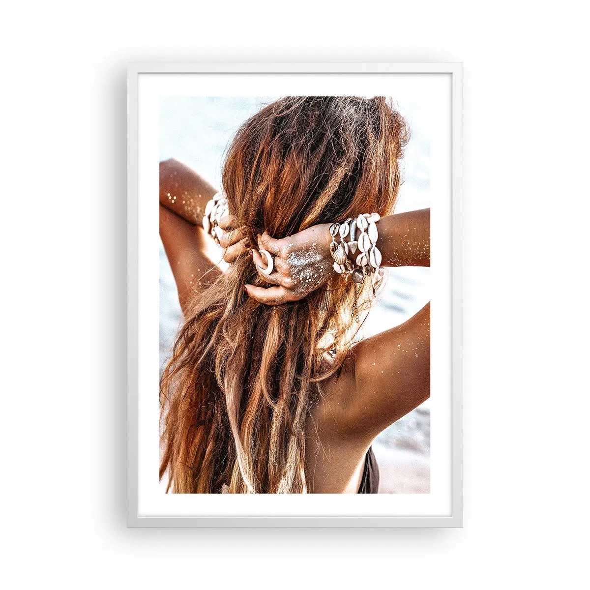 Póster en marco blanco - Hermanada con el agua y el sol - 50x70 cm