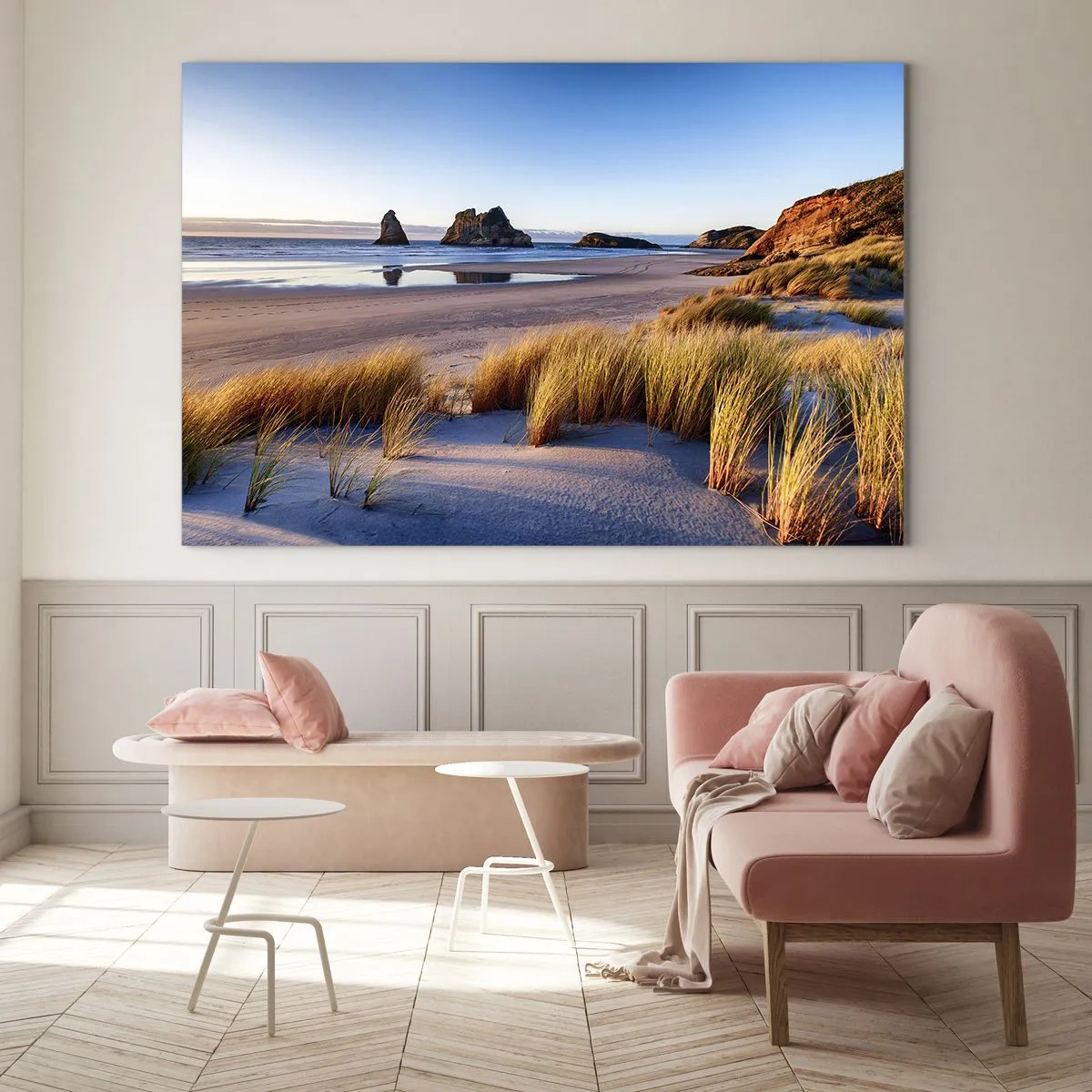 Cuadro sobre vidrio - Impresiones sobre Vidrio - Una playa al amanecer con césped y rocas al fondo y un mar en calma. - 70x50cm - Para buscadores de tranquilidad - Decoración de pared moderna para salón y dormitorio ARTTOR