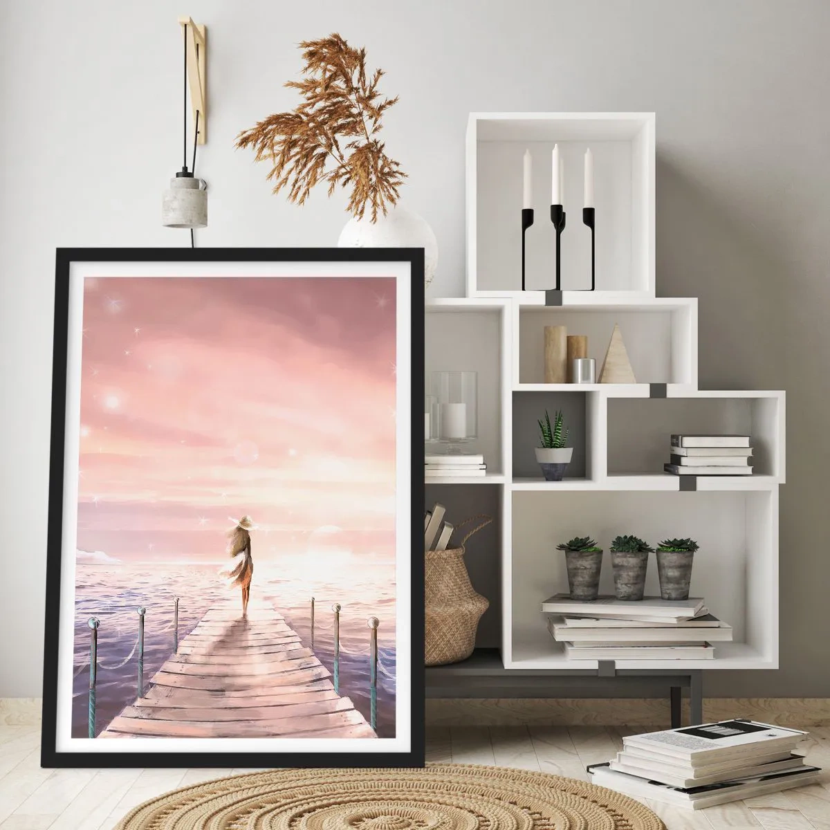 Póster en marco negro - Muelle romántico al atardecer con una mujer con sombrero - 50x70cm - A la luz de un sueño - Decoración de pared moderna para salón y dormitorio ARTTOR