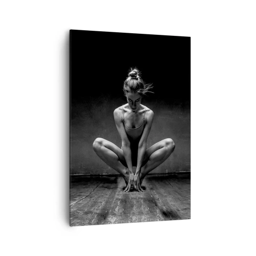 Cuadro sobre lienzo - Impresión de Imagen - Un retrato en blanco y negro de una bailarina en plena concentración. - 70x100cm - Concentración de energía del baile - Decoración de pared moderna para salón y dormitorio ARTTOR