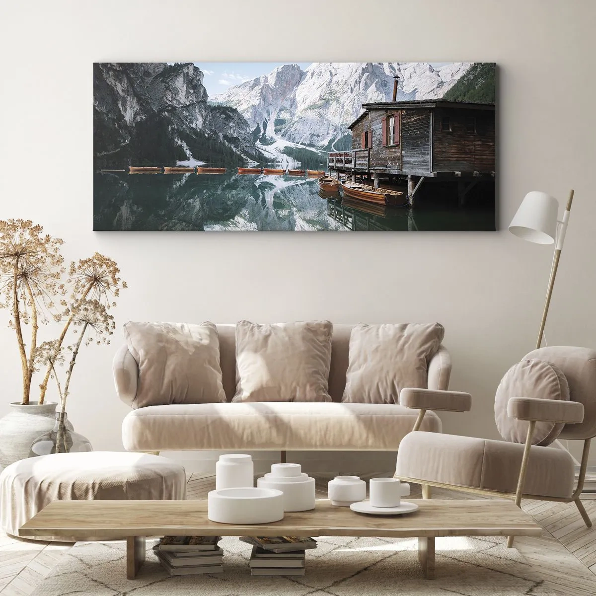 Cuadro sobre lienzo - Impresión de Imagen - Una cabaña de madera junto a un tranquilo lago de montaña. - 120x50cm - Una mañana cristalina de montaña - Decoración de pared moderna para salón y dormitorio ARTTOR