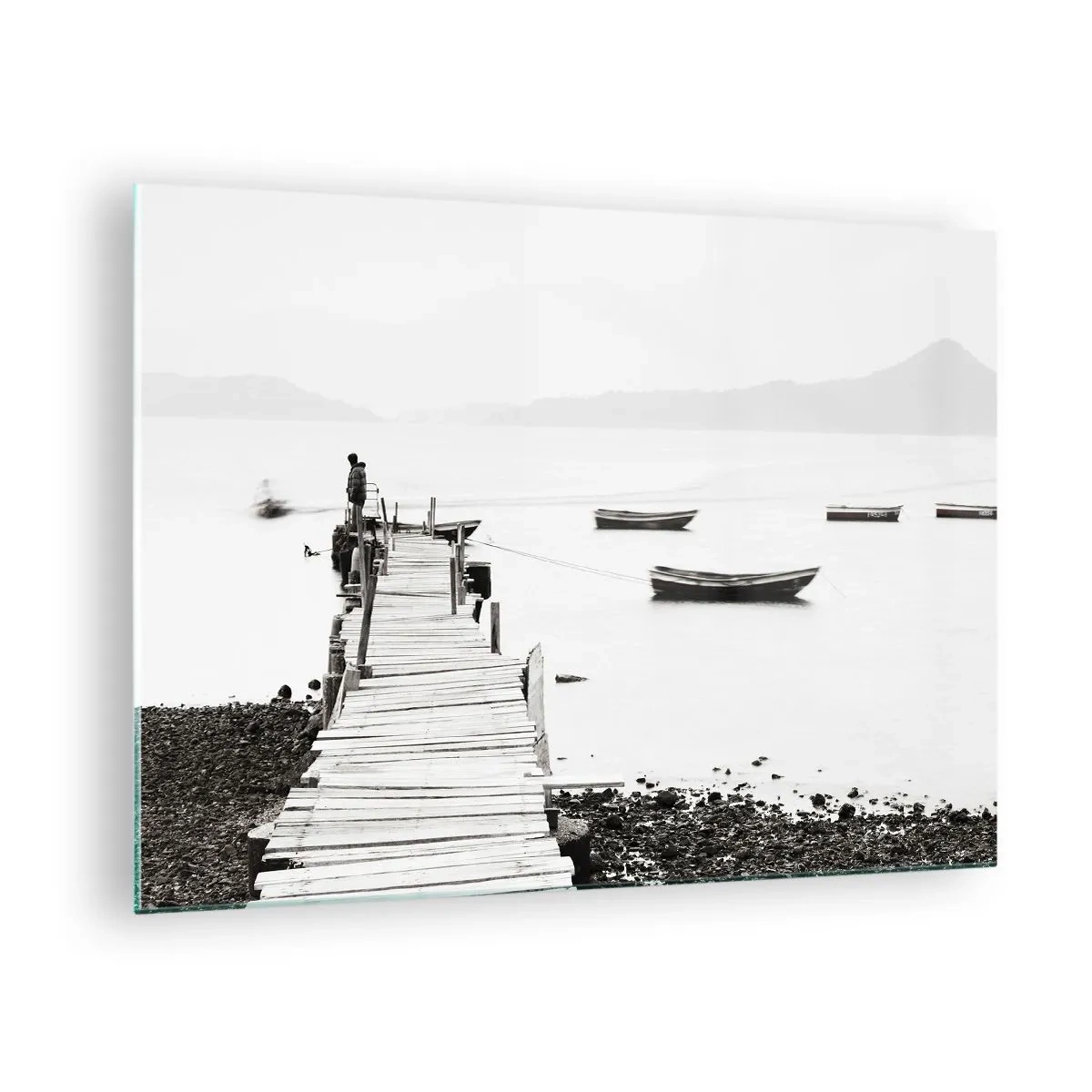 Cuadro sobre vidrio - Impresiones sobre Vidrio - Vista en blanco y negro de un muelle de madera sobre un lago. - 70x50cm - Junto al agua tranquila y clara - Decoración de pared moderna para salón y dormitorio ARTTOR