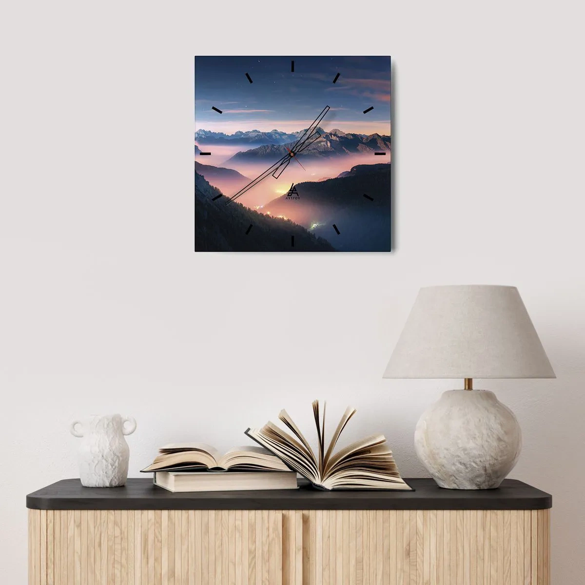 Reloj de pared - Reloj de vidrio - Un paisaje de montaña con un valle lleno de niebla. - 30x30cm - Luz en los valles - Decoración de pared moderna para salón y dormitorio ARTTOR