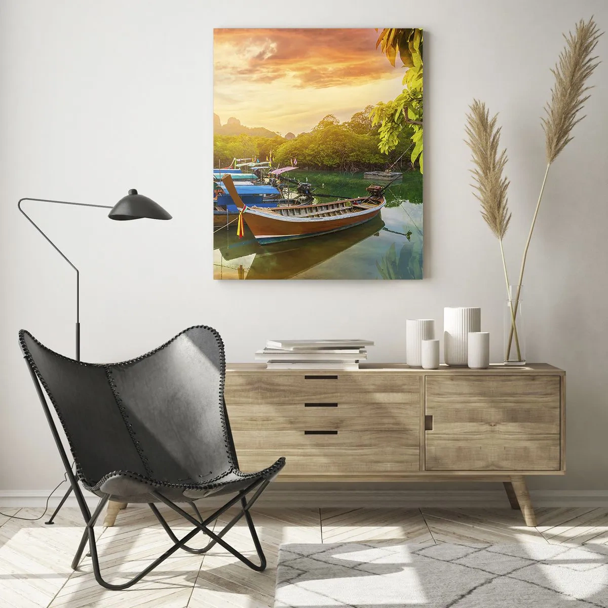 Cuadro sobre vidrio - Impresiones sobre Vidrio - Barcos tradicionales en un paisaje tropical al atardecer. - 50x70cm - Antes de un día ajetreado - Decoración de pared moderna para salón y dormitorio ARTTOR