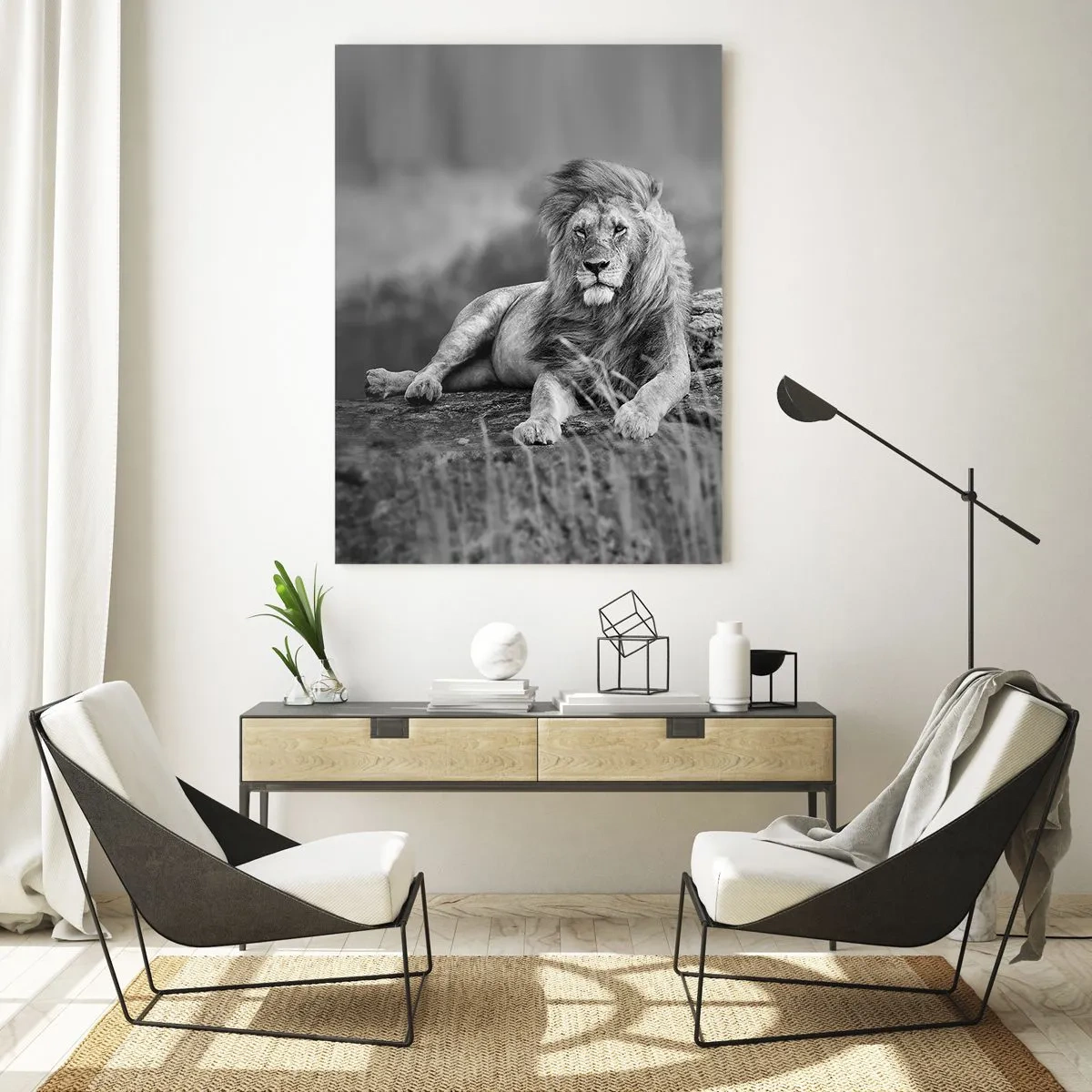 Cuadro sobre vidrio - Impresiones sobre Vidrio - Un león descansando sobre una roca en un paisaje monocromático. - 50x70cm - La siesta real - Decoración de pared moderna para salón y dormitorio ARTTOR