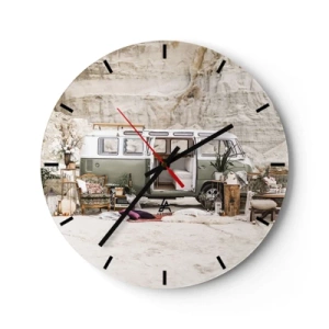 Reloj de pared - Reloj de vidrio - Una autocaravana con elementos decorativos sobre un fondo de paisaje natural. - 30x30cm - Hora de empezar el viaje - Decoración de pared moderna para salón, cocina y dormitorio ARTTOR