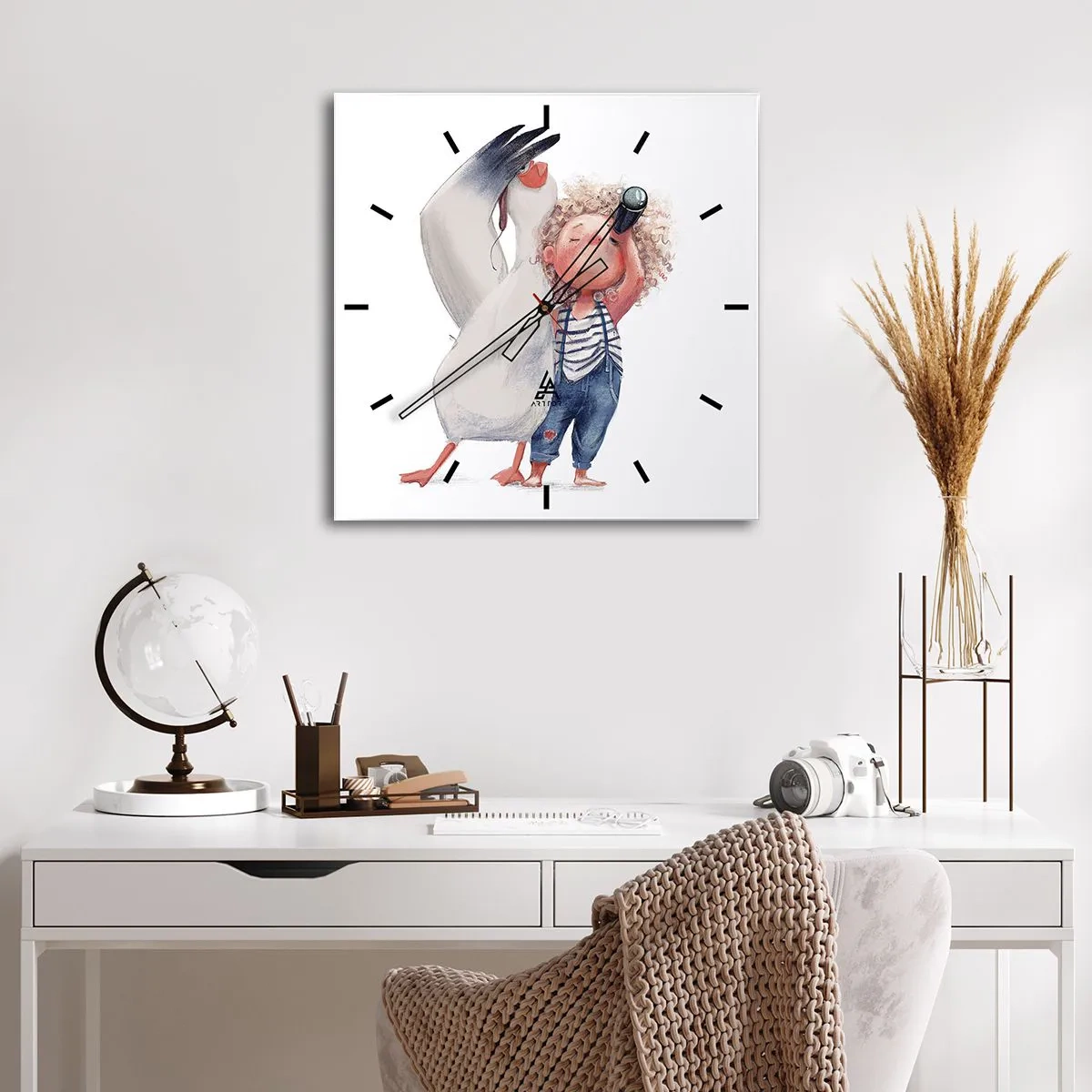 Reloj de pared - Reloj de vidrio - Ilustración de un niño con un pelícano y un telescopio en la mano. - 30x30cm - Un plan para un gran viaje - Decoración de pared moderna para salón y dormitorio ARTTOR