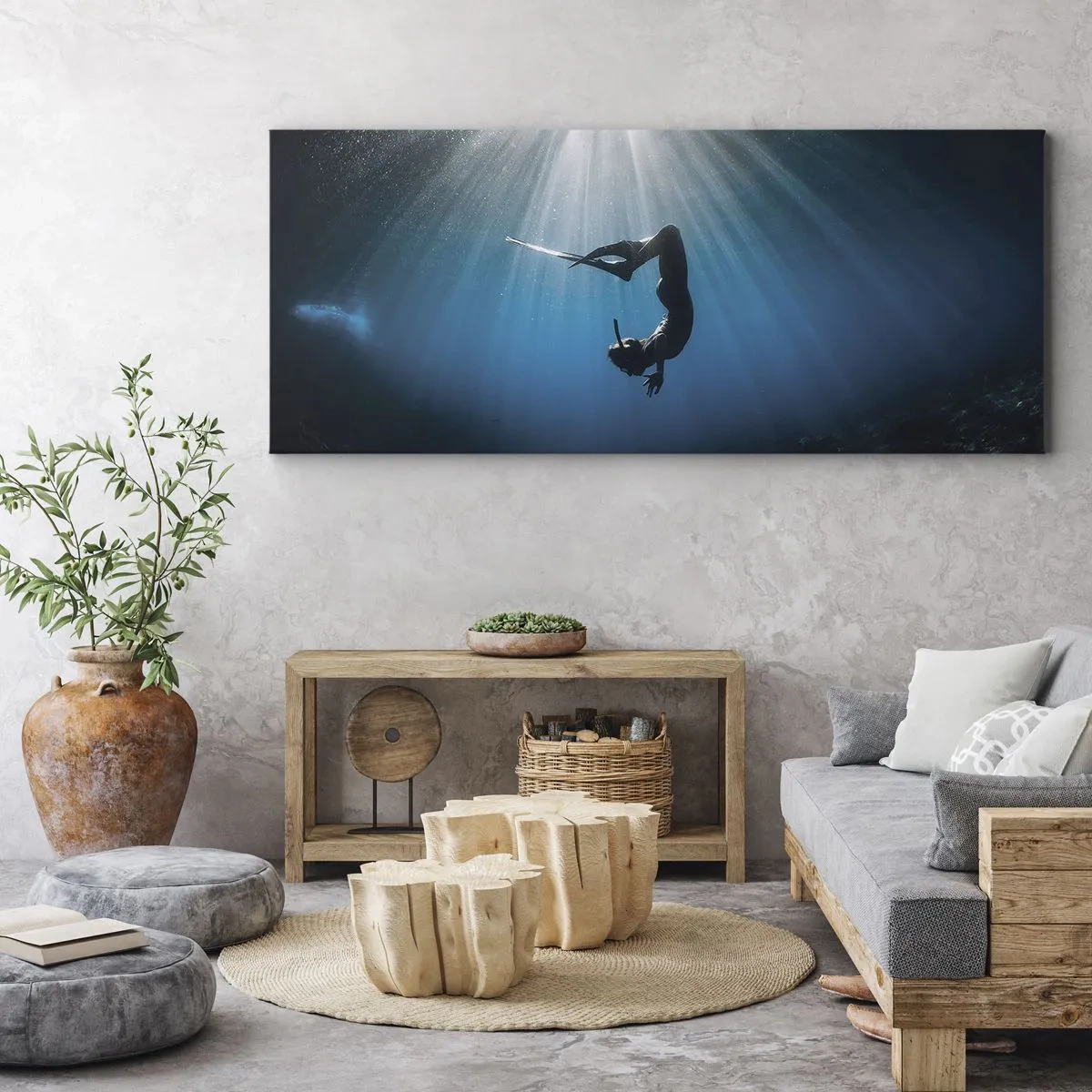 Cuadro sobre lienzo - Impresión de Imagen - Un buzo flotando en un haz de luz bajo el agua. - 120x50cm - Danza subacuática - Decoración de pared moderna para salón y dormitorio ARTTOR