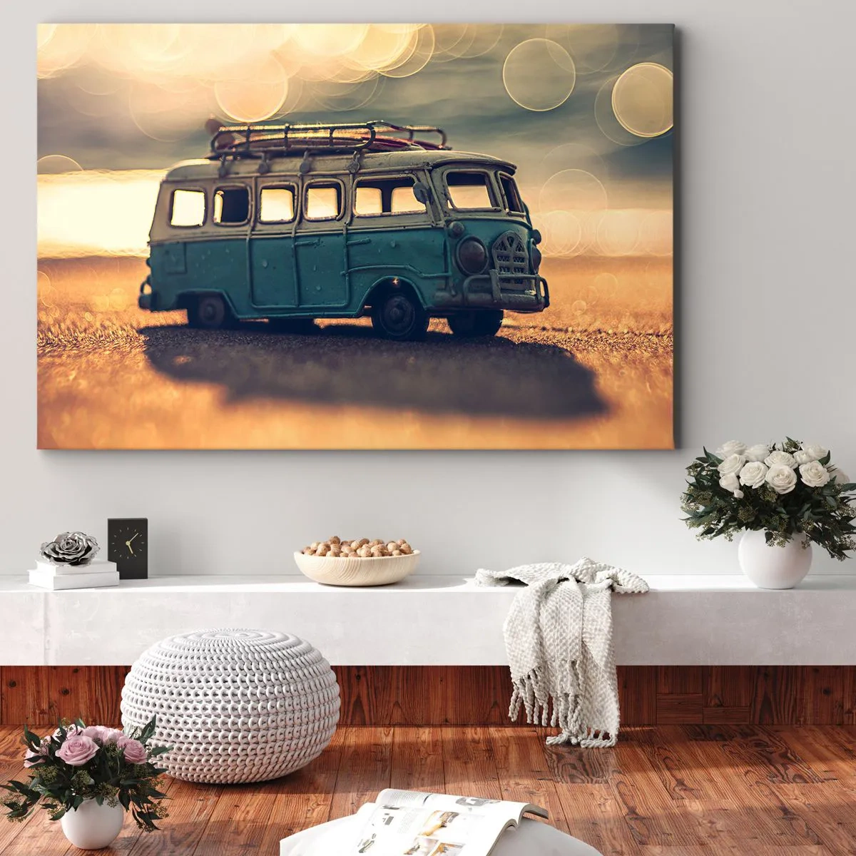 Cuadro sobre lienzo - Impresión de Imagen - Autobús retro contra una luz borrosa - 70x50cm - El fin de los ídolos del dinero y del trabajo - Decoración de pared moderna para salón y dormitorio ARTTOR