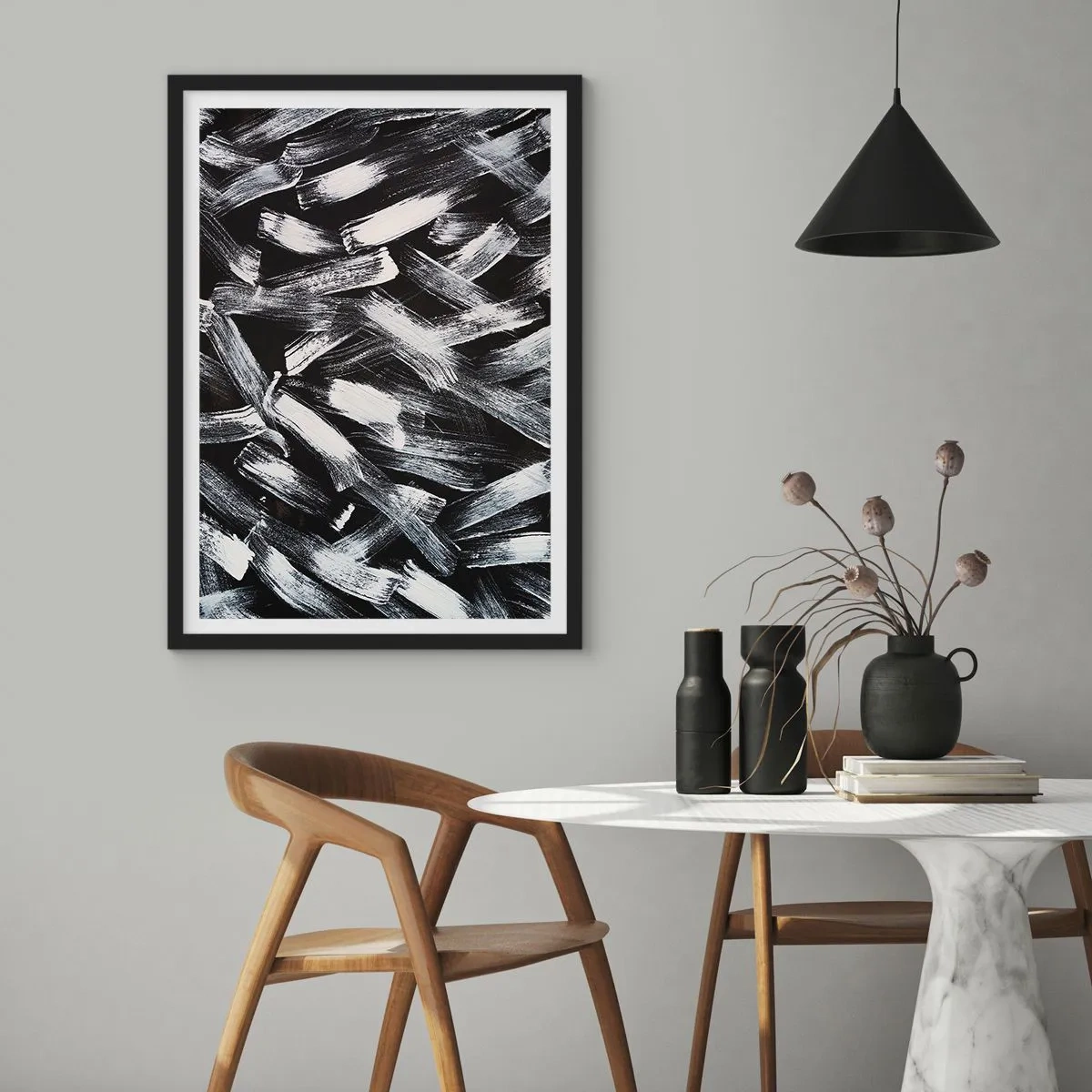 Póster en marco negro - Pinceladas blancas abstractas sobre un fondo negro - 50x70cm - Abstracción en el espíritu industrial - Decoración de pared moderna para salón y dormitorio ARTTOR