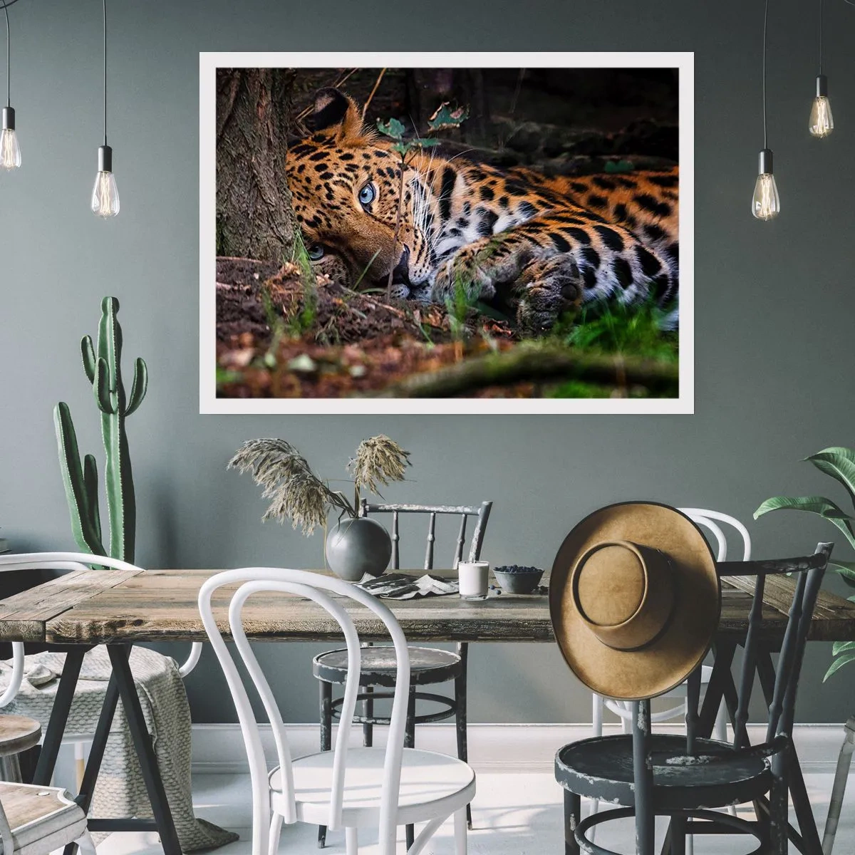 Póster - Un leopardo tumbado a la sombra de los árboles. - 100x70cm - Confía en mí - Decoración de pared moderna para salón y dormitorio ARTTOR