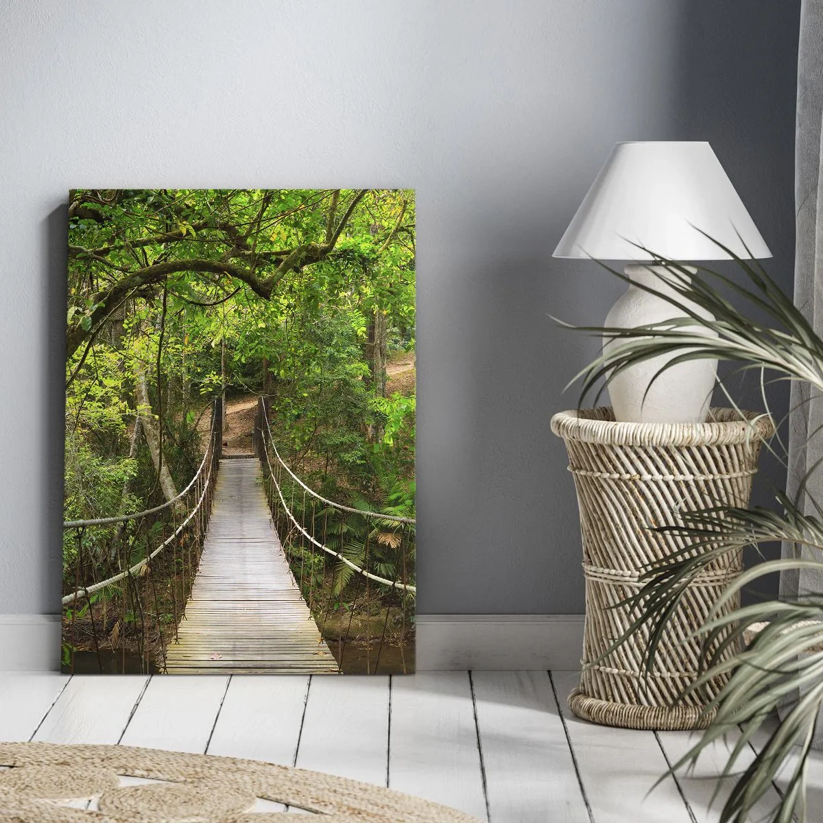 Cuadro sobre lienzo - Impresión de Imagen - Un puente colgante rodeado de una selva tropical verde. - 50x70cm - Porque la vid crece en el jardín - Decoración de pared moderna para salón y dormitorio ARTTOR
