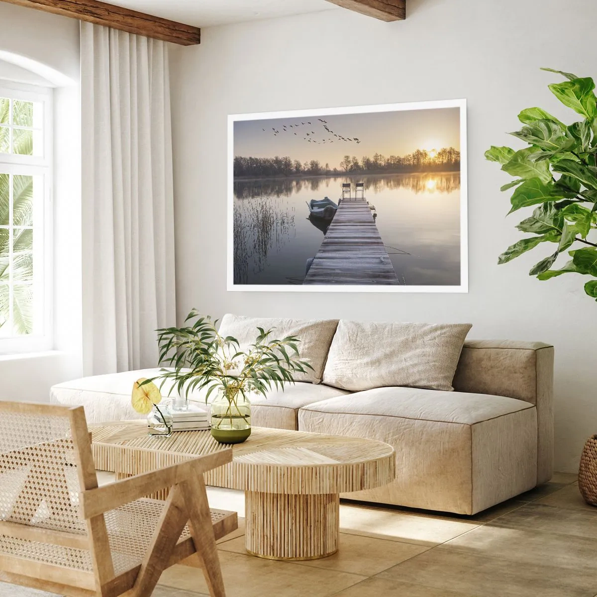 Póster - Un muelle junto al lago por la mañana con un barco y sillas. - 100x70cm - Volveré en un rato - Decoración de pared moderna para salón y dormitorio ARTTOR